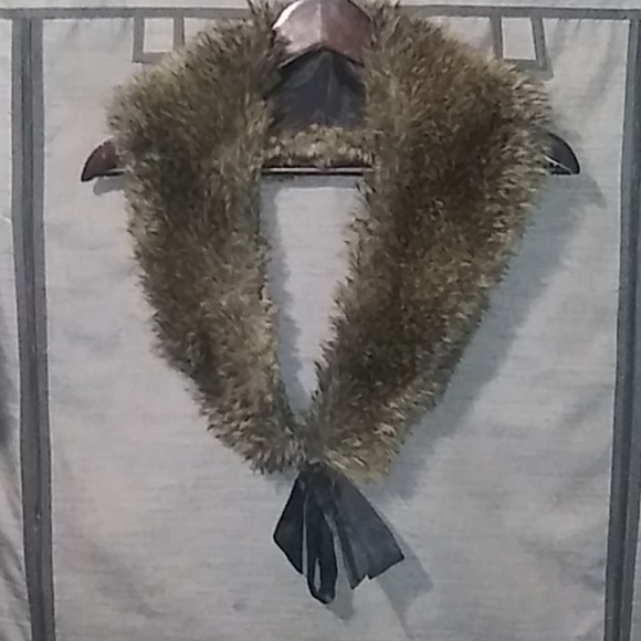 Faux fur stole - Picture 1 of 3